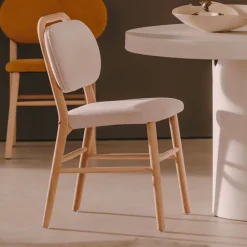 Online Kave Home Eetkamerstoel Helda Chenille en eikenhout