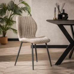 Discount LifestyleFurn Eetkamerstoel Taneeka Bouclé Boucle zandkleur
