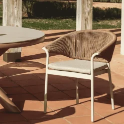 Outlet Kave Home Tuinstoel Zuara kleur Ecru/Bruin Beige